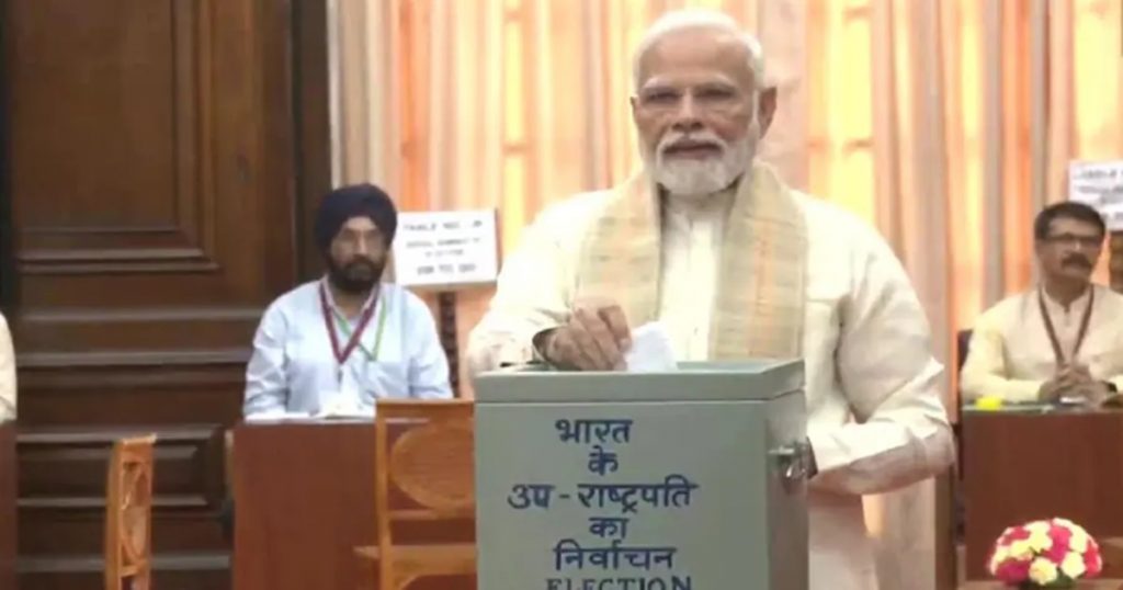 Voting for the post of Vice President begins, Narendra Modi exercised his right to vote!