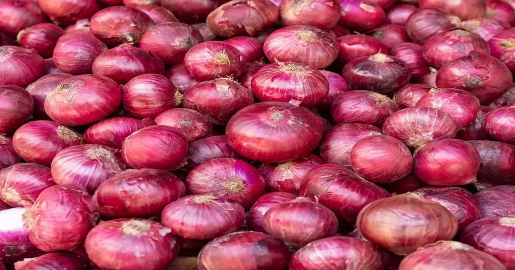 Farmers worried due to fall in onion prices! Read the latest news