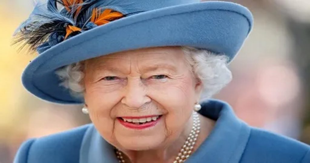 Queen Elizabeth still had 'this' gift from Mahatma Gandhi with her