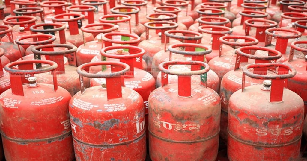 Good news! Now gas cylinder will be available for only 750 rupees; Book today