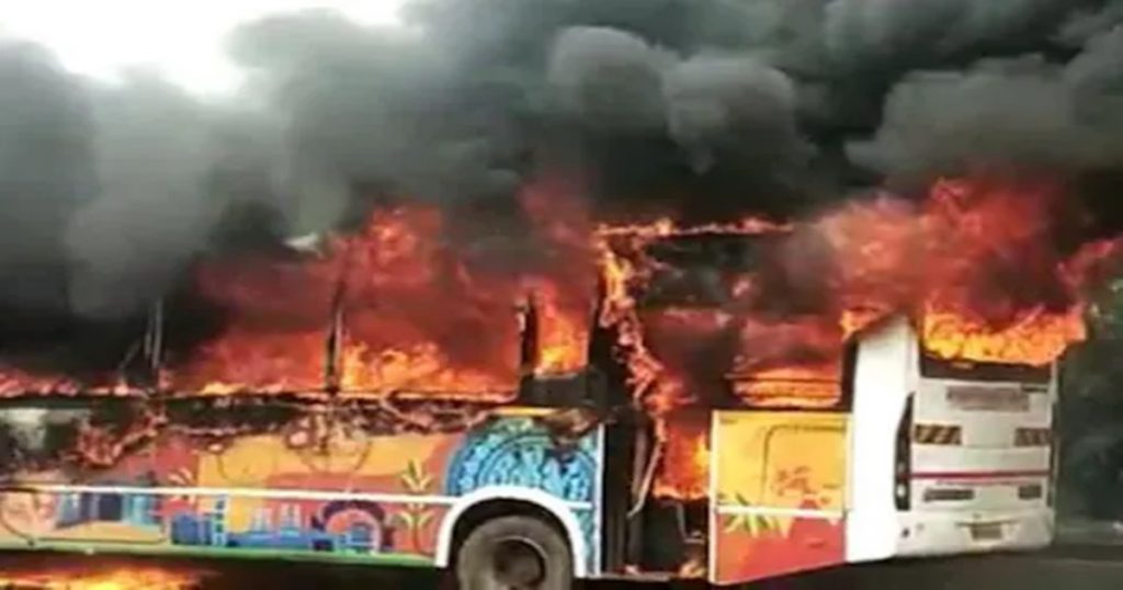 A fire! A bus carrying devotees to Bhimashankar caught fire