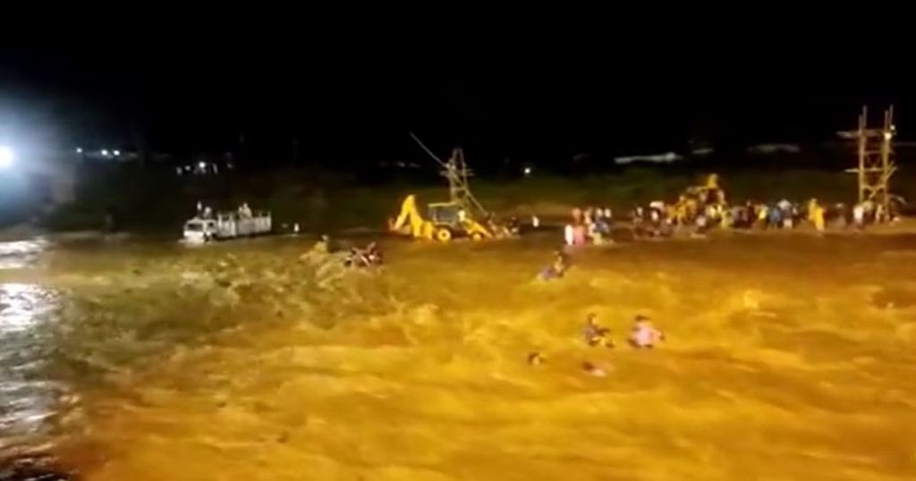 Big news! 8 people drowned in flood during Durga Visarjan while 40 people went missing