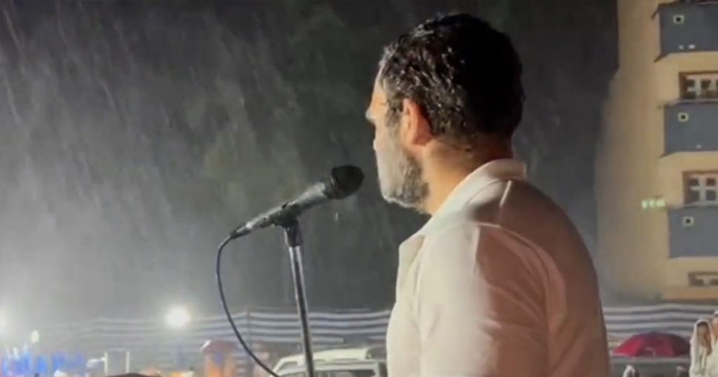 Rahul Gandhi gave speech in heavy rain in Sharad Pawar style, video went viral