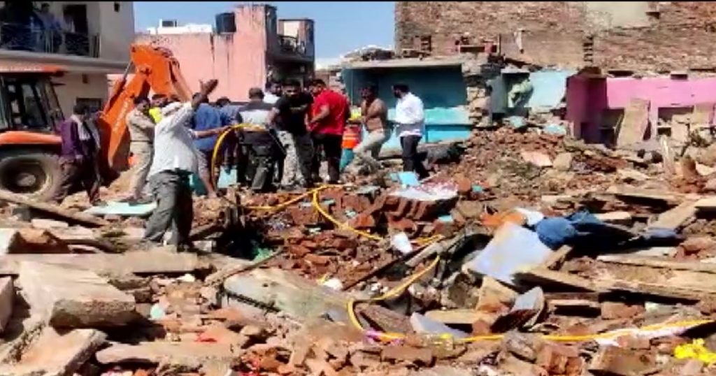 Shocking! Massive explosion in firecracker warehouse, 3 killed and 7 injured