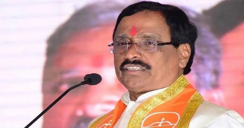 Former BJP minister preparing to join Shiv Sena, claims Vinayak Raut