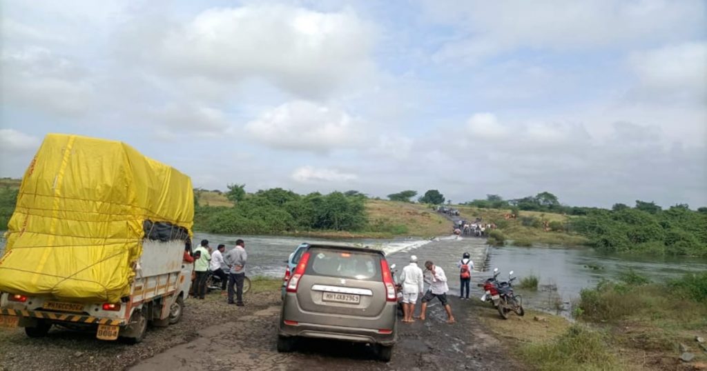 'These' villages in Srigonda taluka were cut off due to rainwater; Read in detail