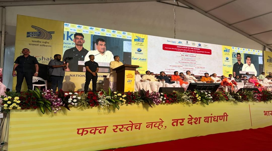 The inauguration ceremony of the flyover in Ahmednagar city was completed in the presence of Union Minister Nitin Gadkari