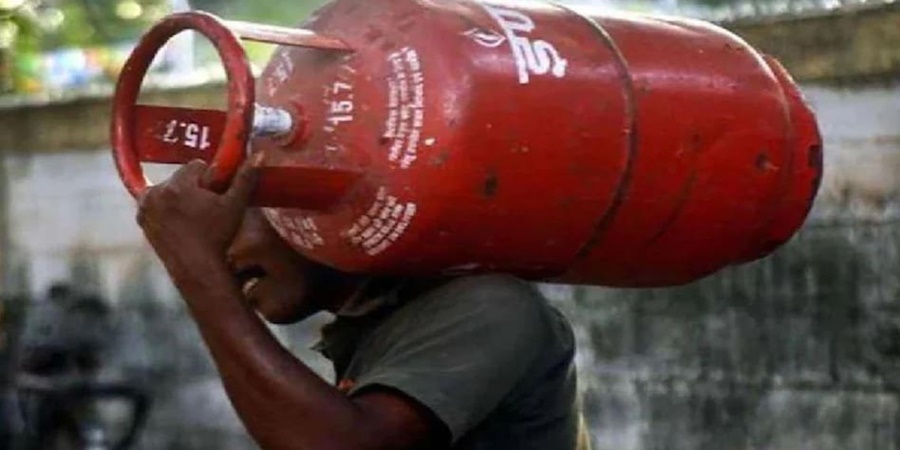 A blow to the common man! On the occasion of festival, LPG cylinders have increased by 'so much' Rs