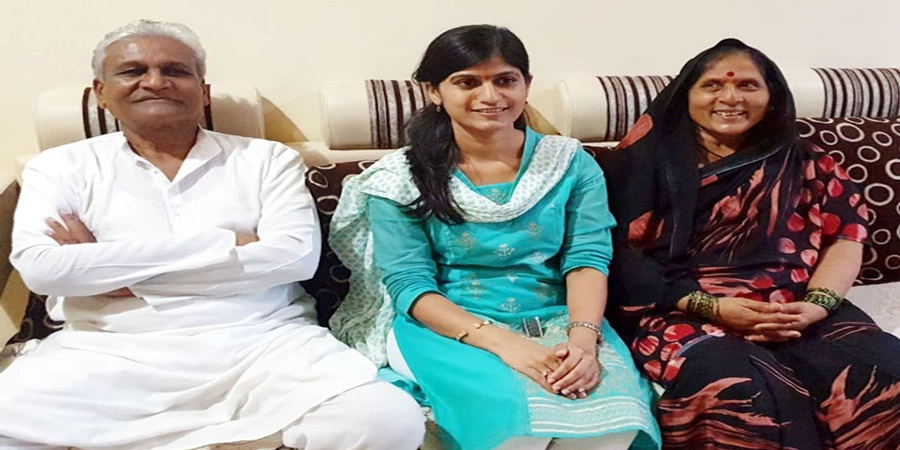 I became an IAS officer without taking any classes; Read the success story of a farmer girl