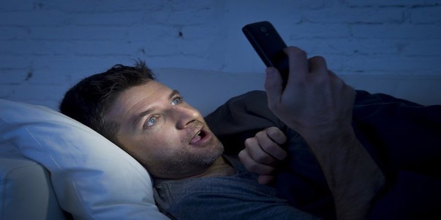 Beware if watching porn videos on mobile! They focus on you...