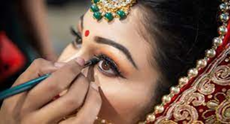 It's amazing to hear! The wife complained to the police because she did not like the makeup