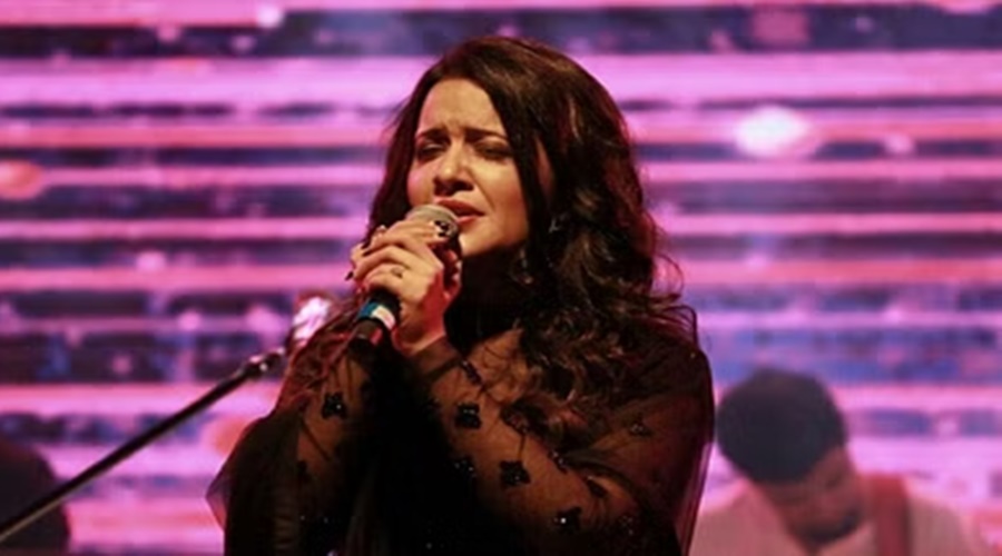 Now Amrita Fadnavis will also sing in the film, the new song has been released! Watch the VIDEO