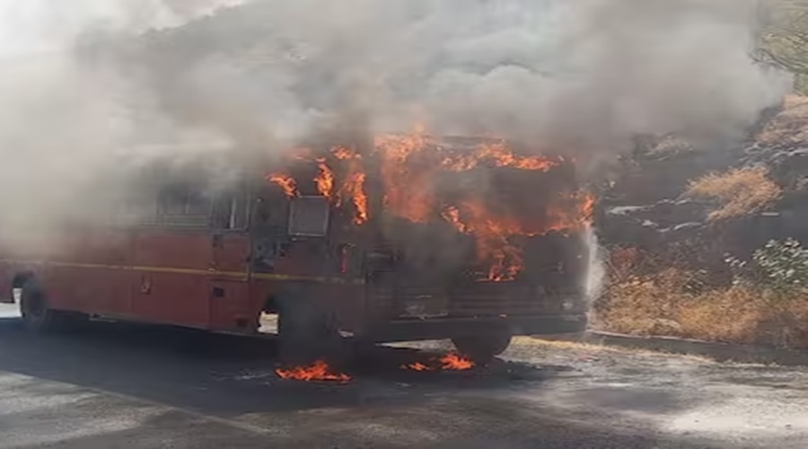 Another terrible accident in Nashik! A moving bus caught fire