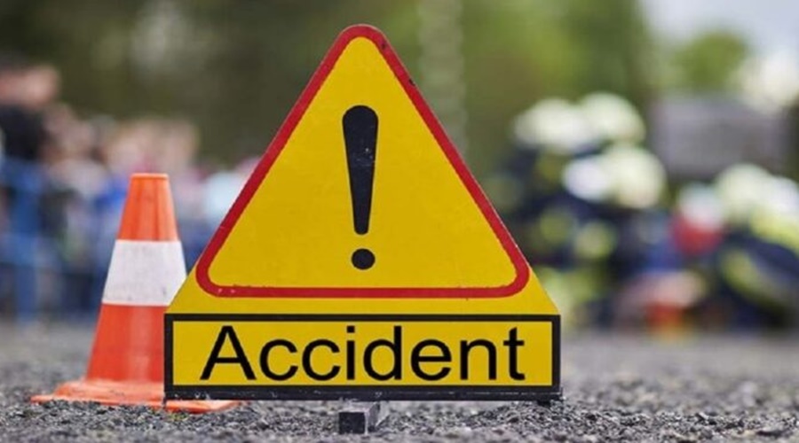 Serious accident of school students while making reel on car; One person was killed on the spot and three others were seriously injured