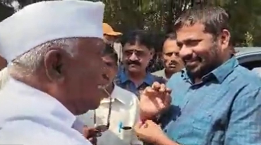 The old grandfather stopped Bachu Kadu's car and said, "You traitor..." WATCH VIDEO