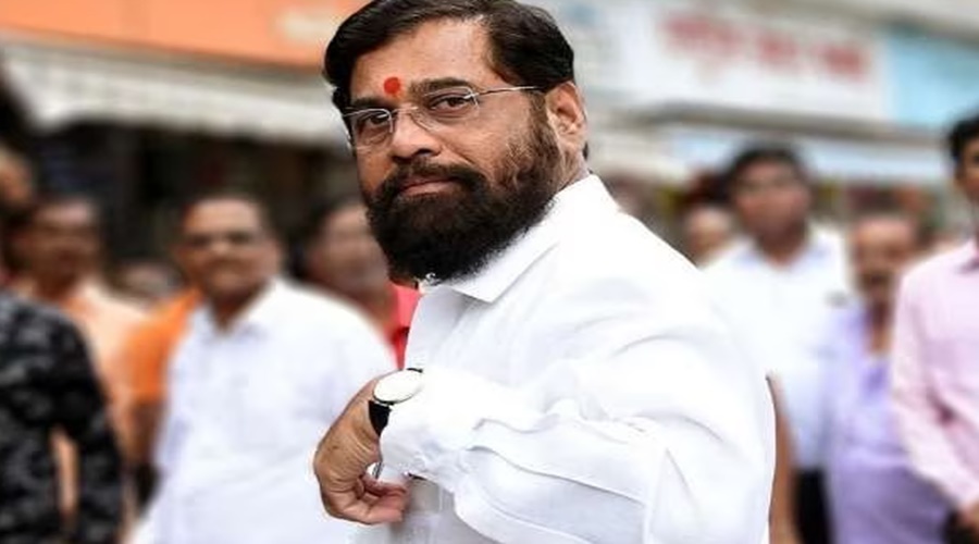 In the Kasba by-election, Eknath Shinde was walking around asking for money till 8 pm; Ravindra Dhangekar demanded to file a case
