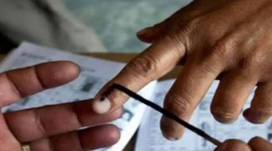 Tricky concepts to get maximum turnout in Pune; Free tea and books distributed to voters