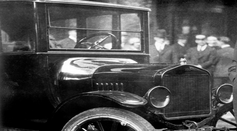 Do you know who bought the first car in the country? Read more...