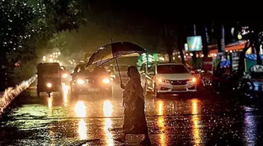 Big Breaking! Rain begins in Pune with lightning