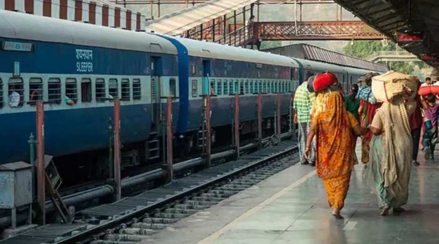 Shocking event! A porn video was playing on the screen at the railway station for about 3 minutes