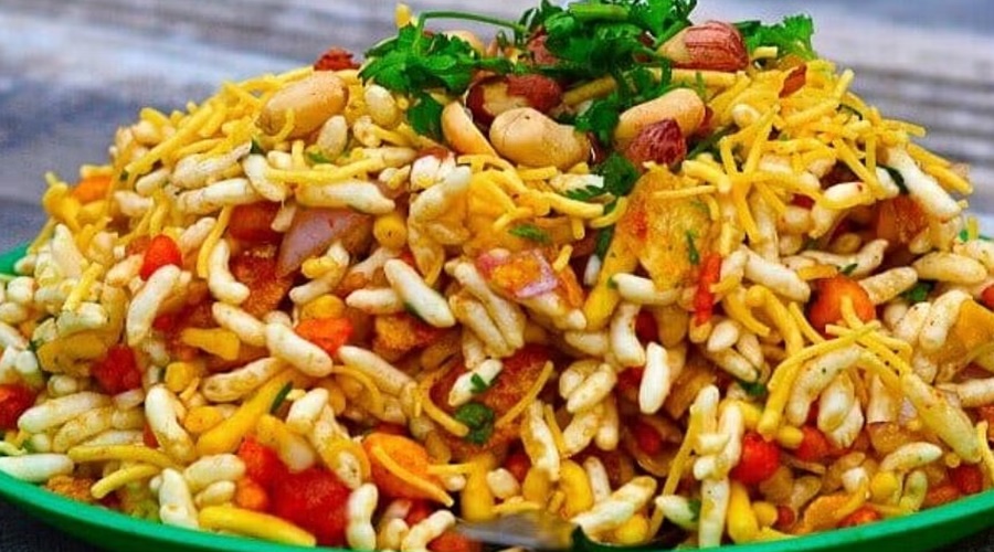 Have you eaten 'this' famous Bhel of Solapur? Have a taste of 'Ya' cheap, tasty and filling lamb once!