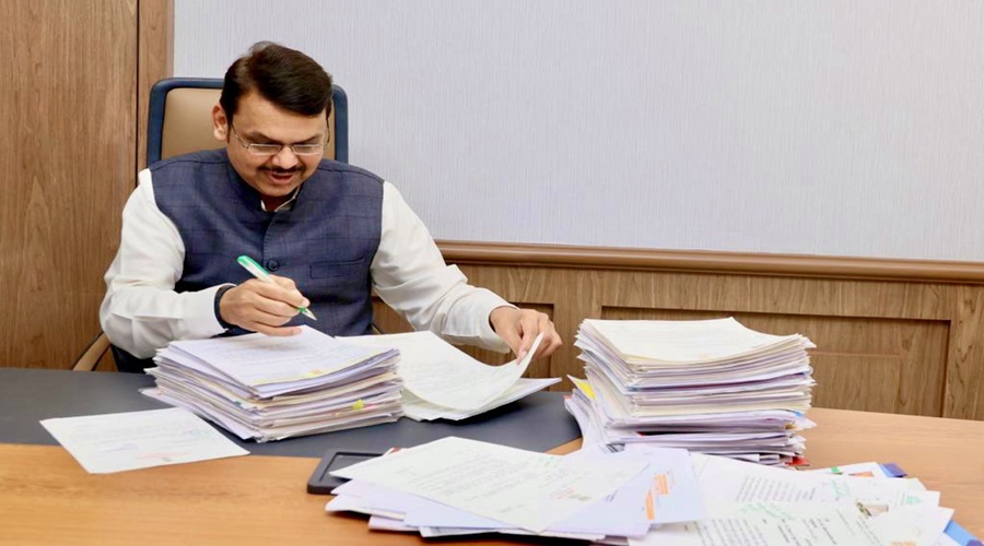 Will the government collapse? Fadnavis's 'that' tweet created a stir