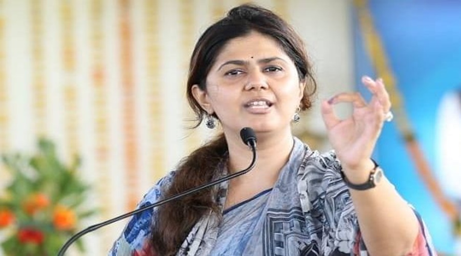Biggest news ever! Pankaja Munde's sugar factory raided by GST department