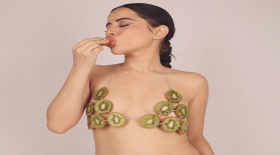 Urfi made a dress from kiwi fruit; Discussions are happening on social media; Watch the video