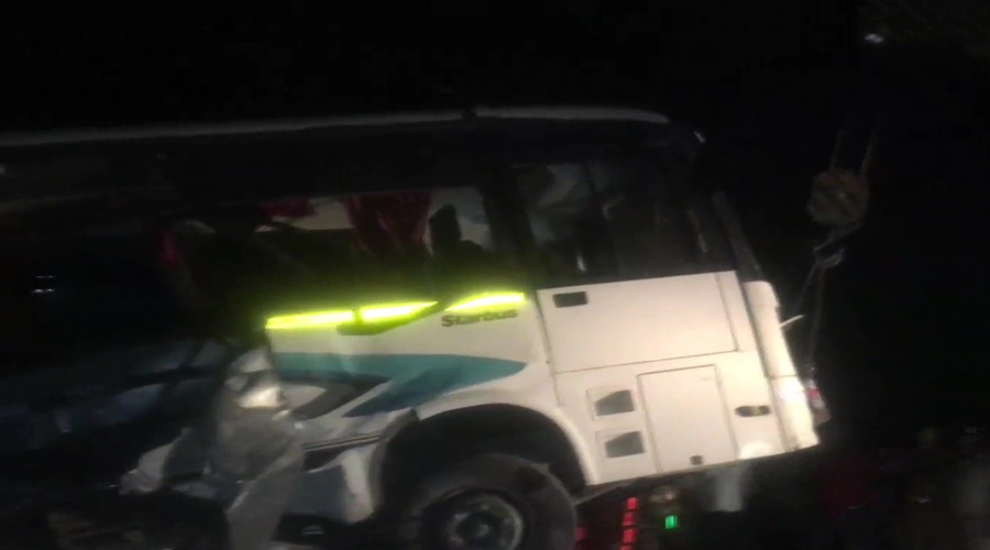 Fatal bus and truck accident; 7 people were killed on the spot and more than 40 injured