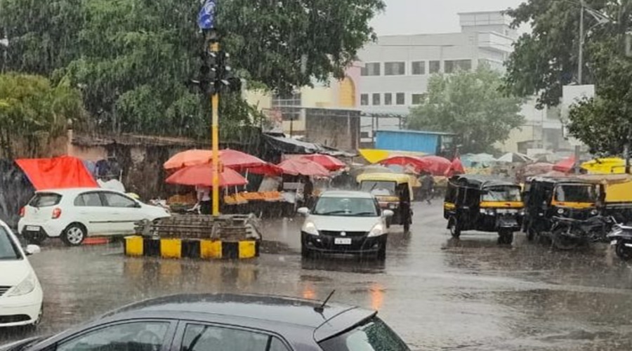 Breaking! Heavy rain with gale force in Baramati, Daund area