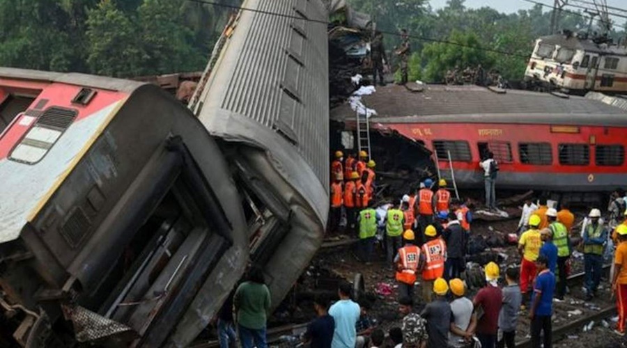 Odisha Train Accident. "The boy was down under a pile of corpses"; Father became an angel and saved the life, reading the incident will be a thorn in the body