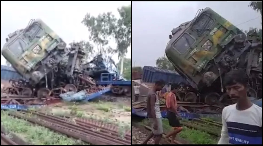 Once again the biggest train accident! A freight train collided with another freight train, 12 coaches derailed.
