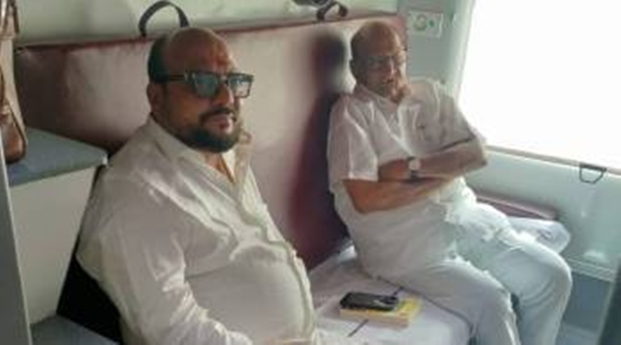 Gulabrao Patil will go to NCP? Traveling with Sharad Pawar sparks discussions in political circles