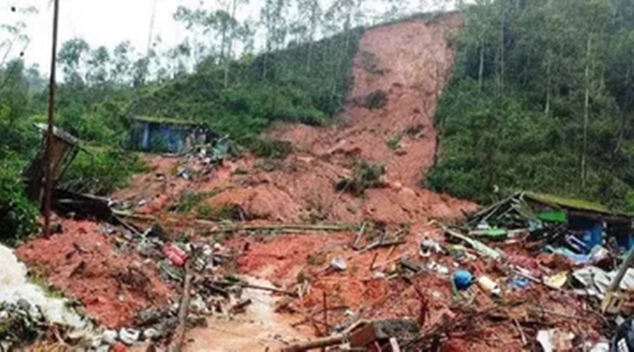 A terrible accident! The crack fell on the entire village, 60 people were trapped under the debris