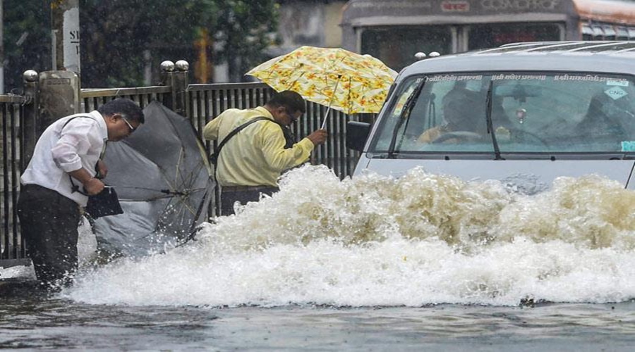 Maharashtra Heavy Rain. Next 24 hours are very important for the state! The Meteorological Department has predicted a chance of rain with gale force winds