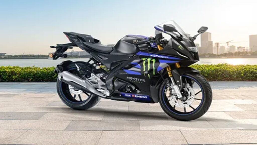 Yamaha R15M